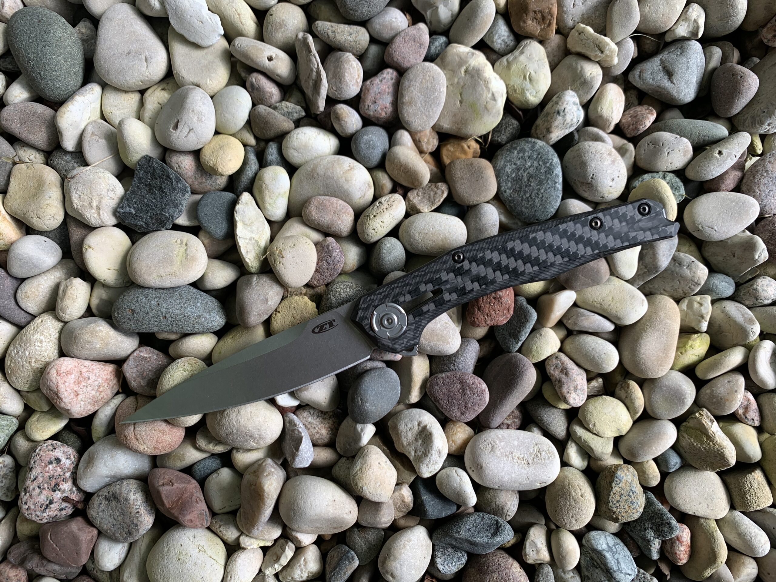 ZT 0707  The Perfect Balance Between Big and Small Knives - The Gear Bunker
